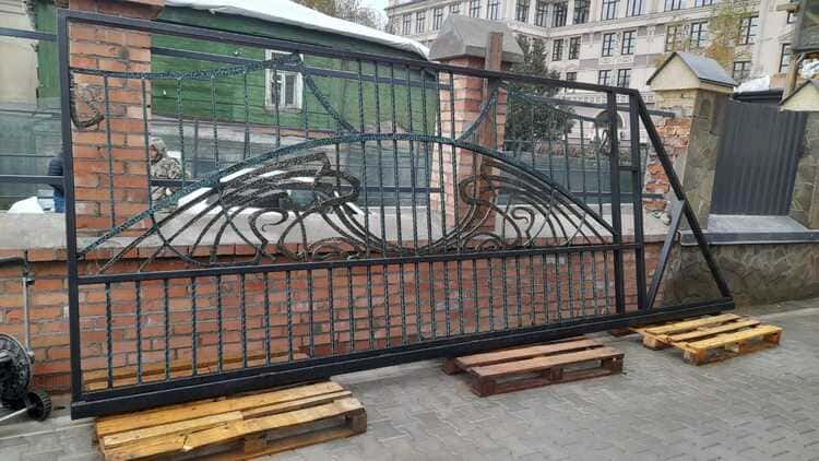 Подъемно-секционные ворота Чехов